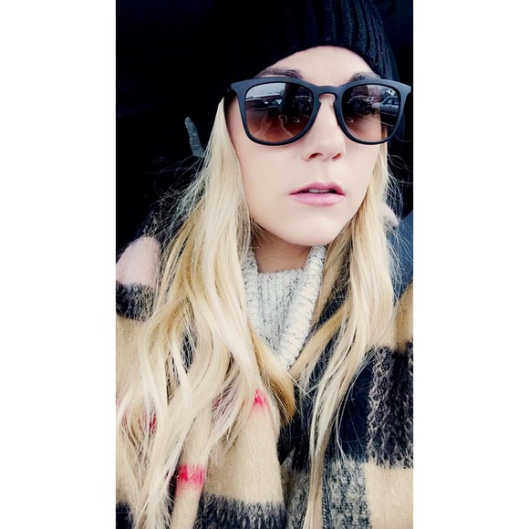 MEET YOUR POSHER🌻 - Picture 7 of 7